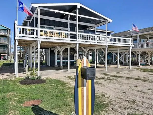 210 Beach Dr, Surfside Beach, TX 77541
