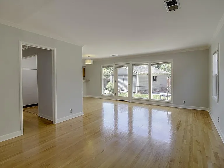1393 Spencer Ave — Photo 5