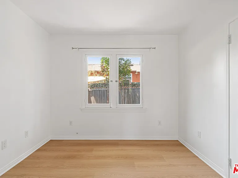 1827 Delaware Ave — Photo 9