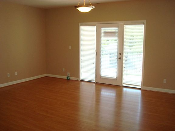 4th image of 885 Forest Ave APT 202