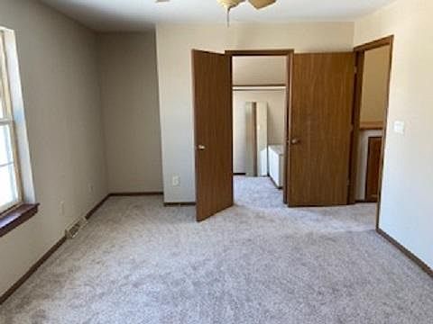 3rd image of 311 W Moreland Blvd