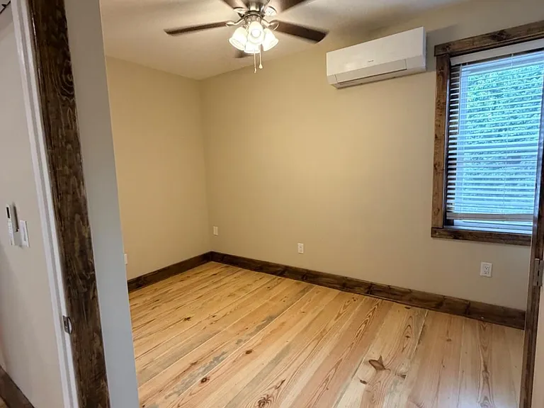 121 E Union St — Photo 29