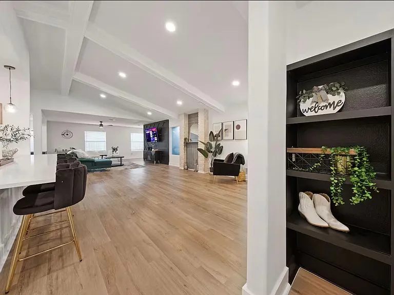 16502 Fox Knl — Photo 6