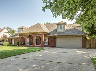 2712 W 68th St, Tulsa, OK 74132