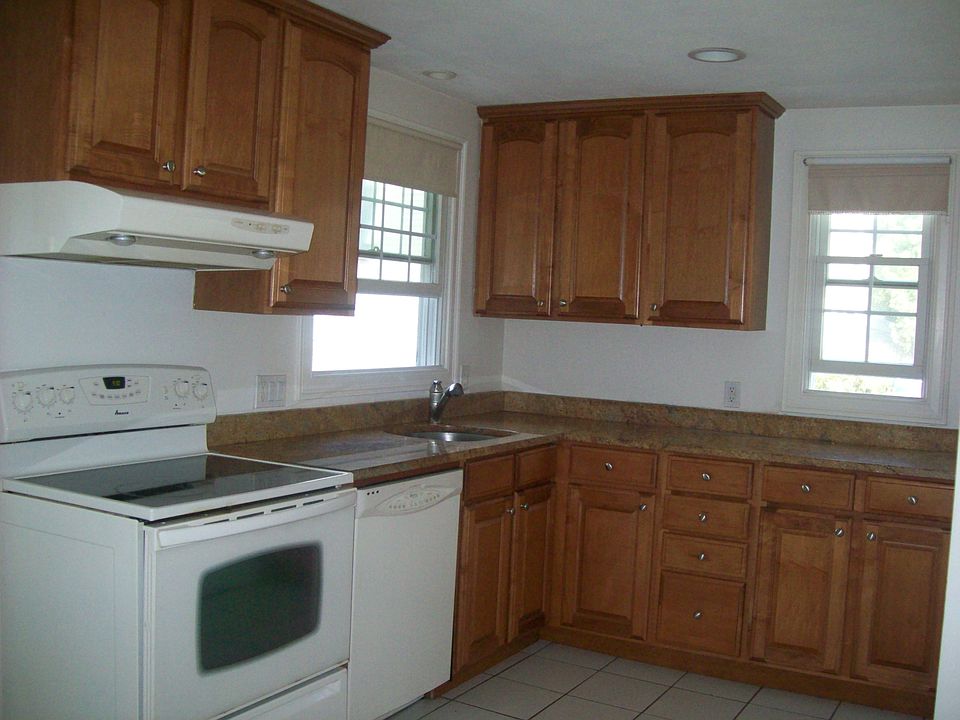 2nd image of 15 Hines Ct