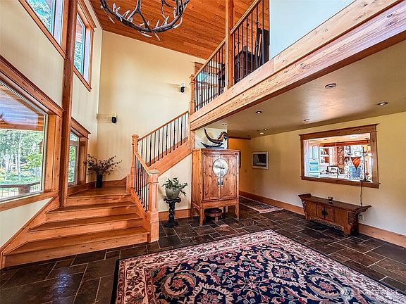5th image of 726 Pine Ridge Drive
