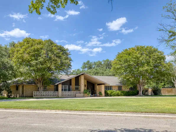 1 EL NORTE CIR, Uvalde, TX 78801