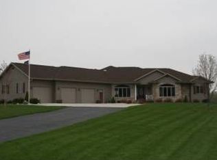 W14012 Crest View Dr, Prairie Du Sac, WI 53578
