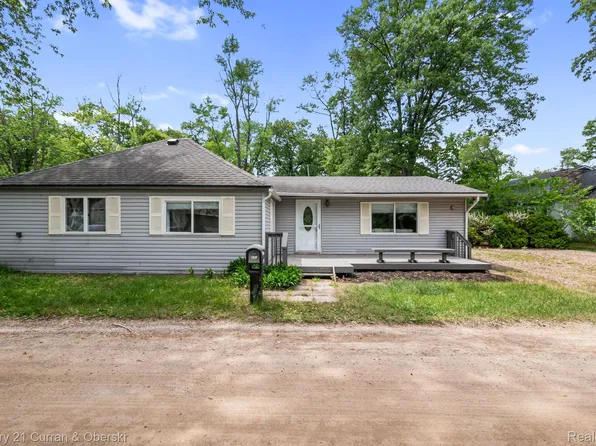 2374 Lakena Rd, West Bloomfield, MI 48324
