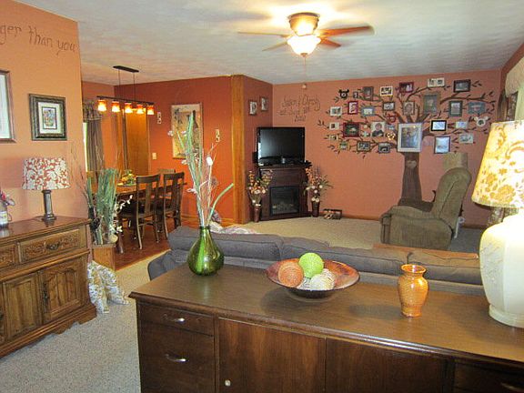 3rd image of 1301 Eastbrook Dr