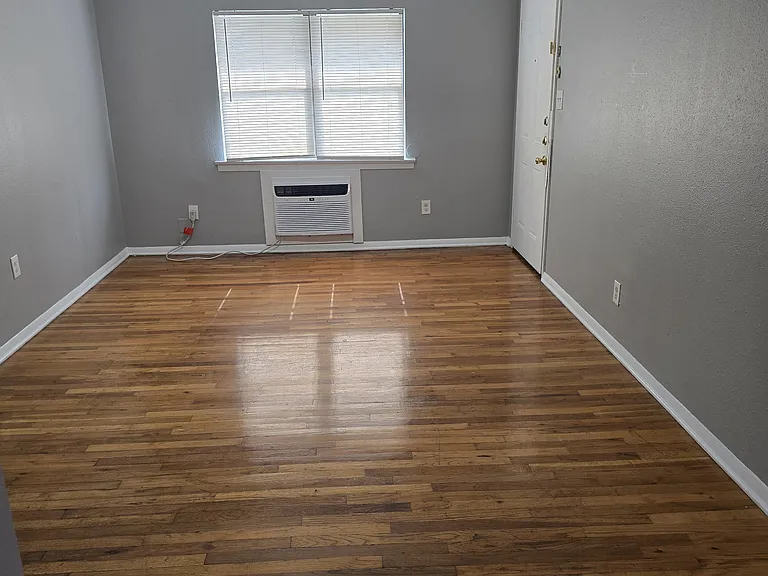 3833 Roseland Ave — Photo 7