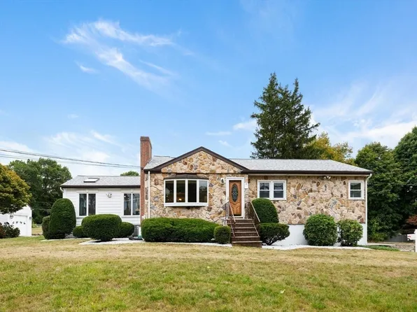 9 Martin Cir, Peabody, MA 01960