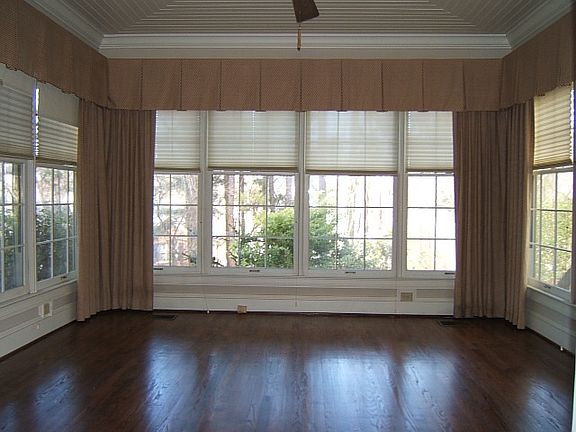 2nd image of 5686 River Oaks Pl NW
