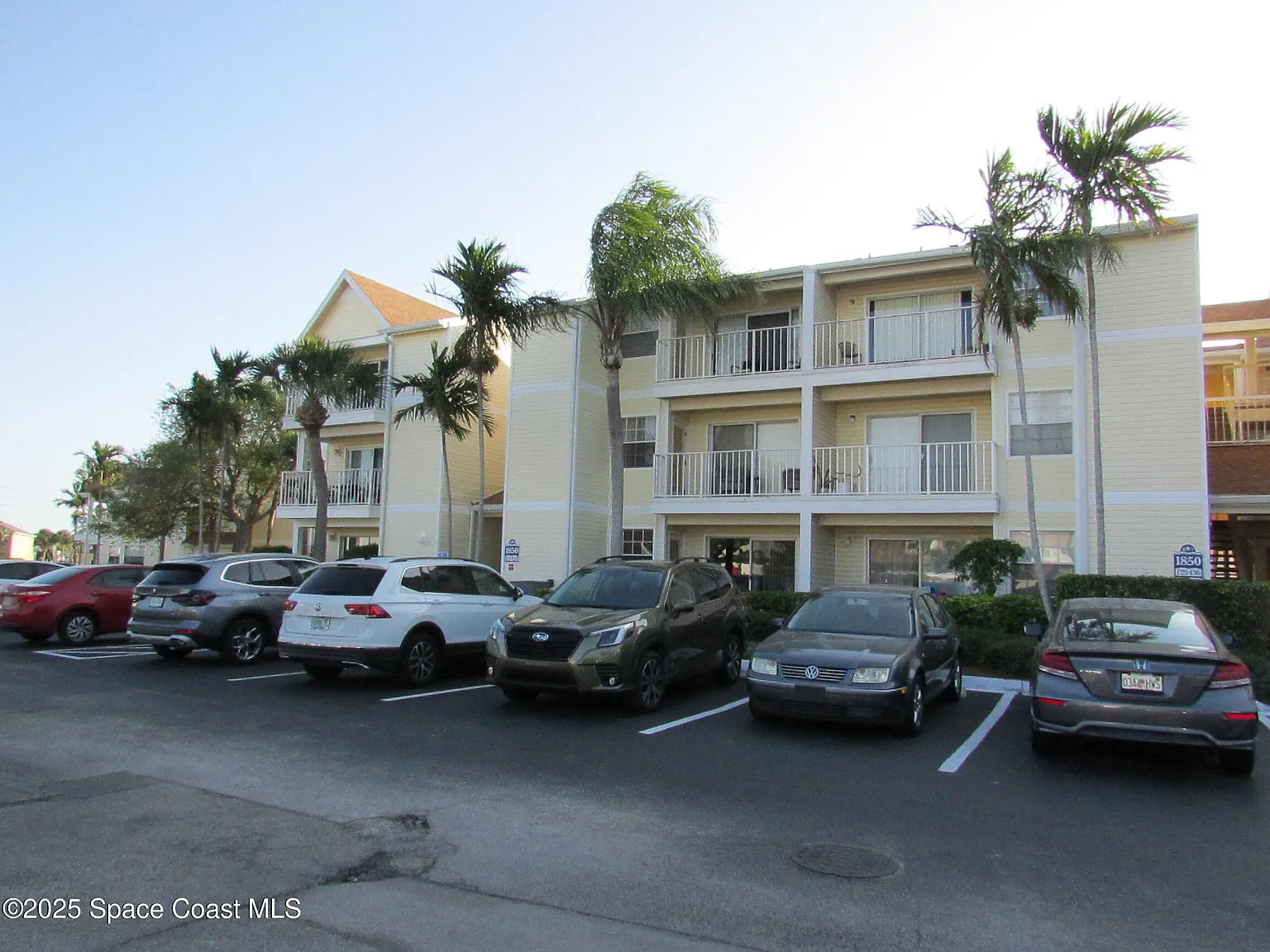 2 bed, 2.0 bath, 900 sqft, $2,000 — Photo 2