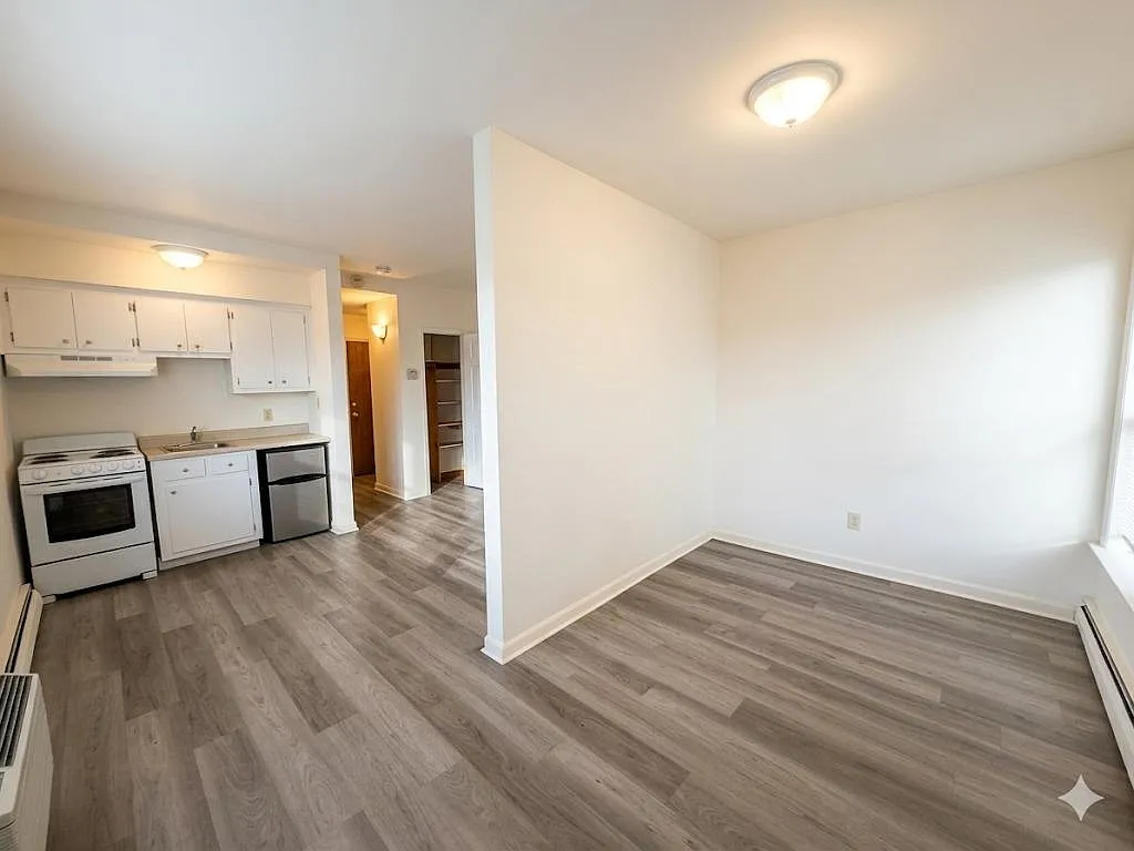 Building Photo - 325 1st St #8