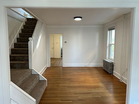 4th image of 204 Morris St