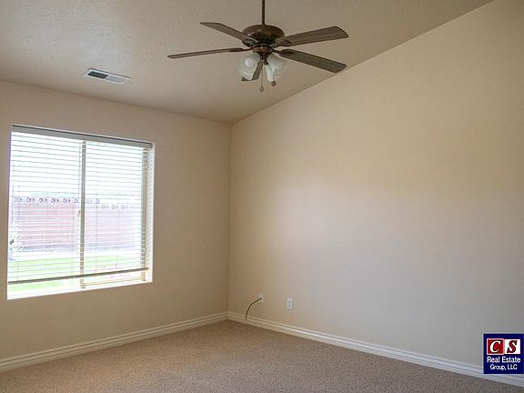 5th image of 1422 Southern View Dr