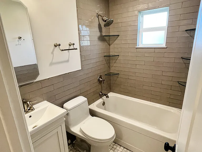 4005 W 24th St — Photo 4