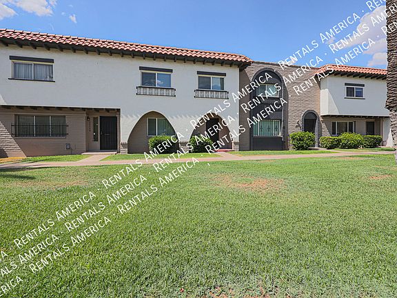 3rd image of 2838 E Clarendon Ave