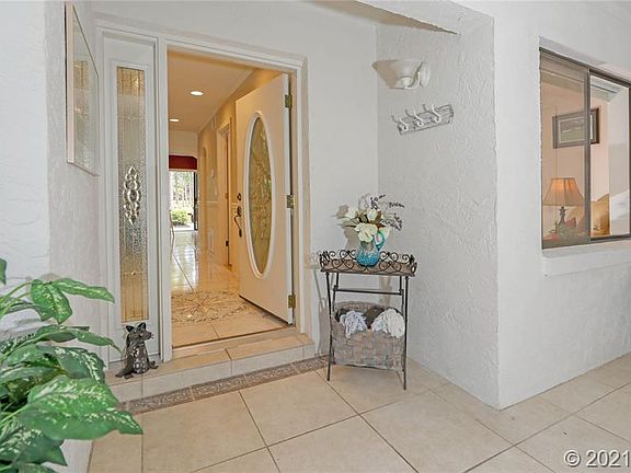 3rd image of 113 Meadowbrook Cir
