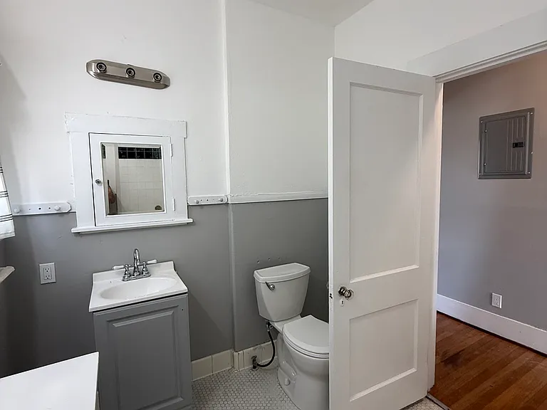1044 W Mistletoe Ave #4 — Photo 9