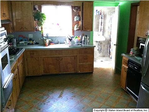 4th image of 224 Bradley Ave