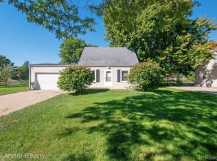 37353 Saint Joseph Dr, Sterling Heights, MI 48310