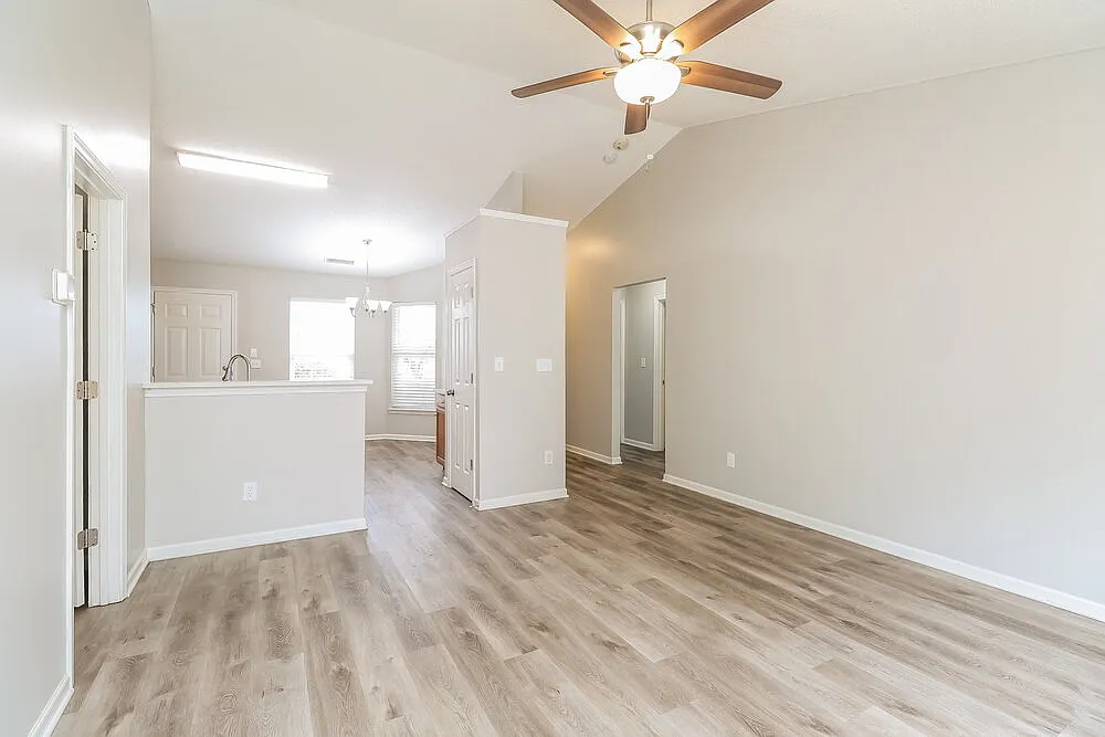 3 bed, 2.0 bath, 1200 sqft, $2,680 — Photo 4