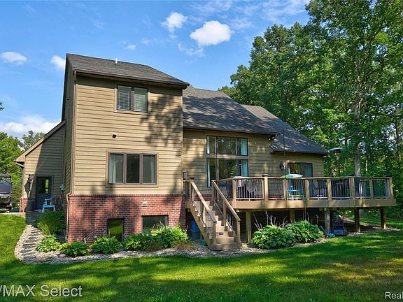 5th image of 105 Lake Pines Dr