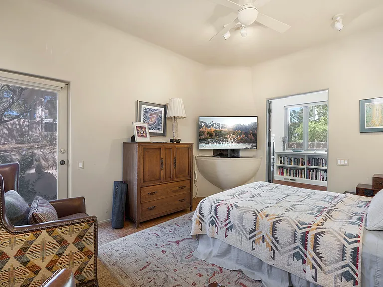 Bedroom Two / Queen Bed