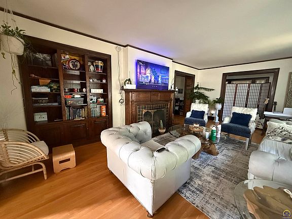 5th image of 519 W 12th Ave