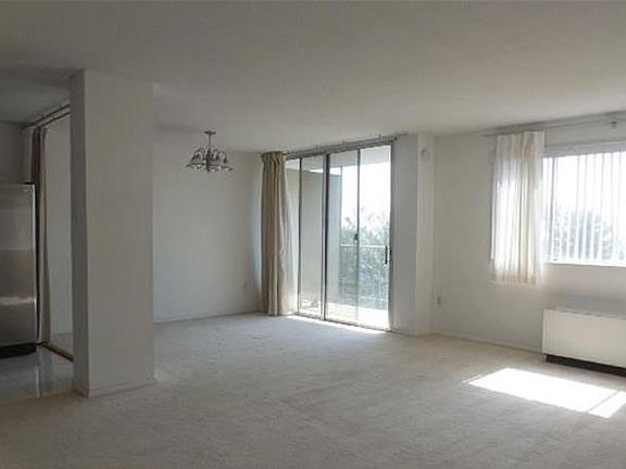 5th image of 2059 Huntington Ave APT 509