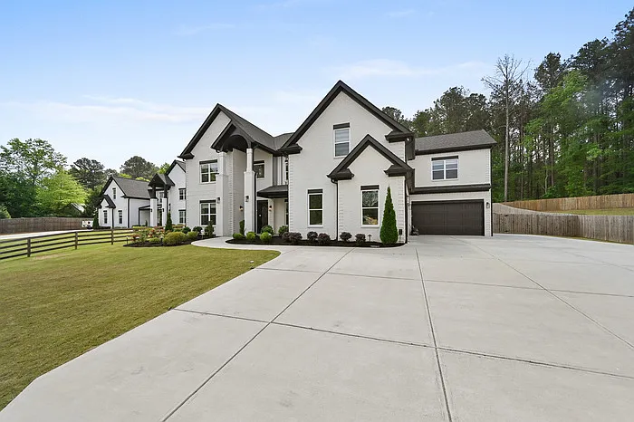 5 bed, 5.0 bath, 5805 sqft, $9,000 — Photo 4