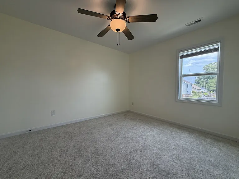 302 E Franck St — Photo 25