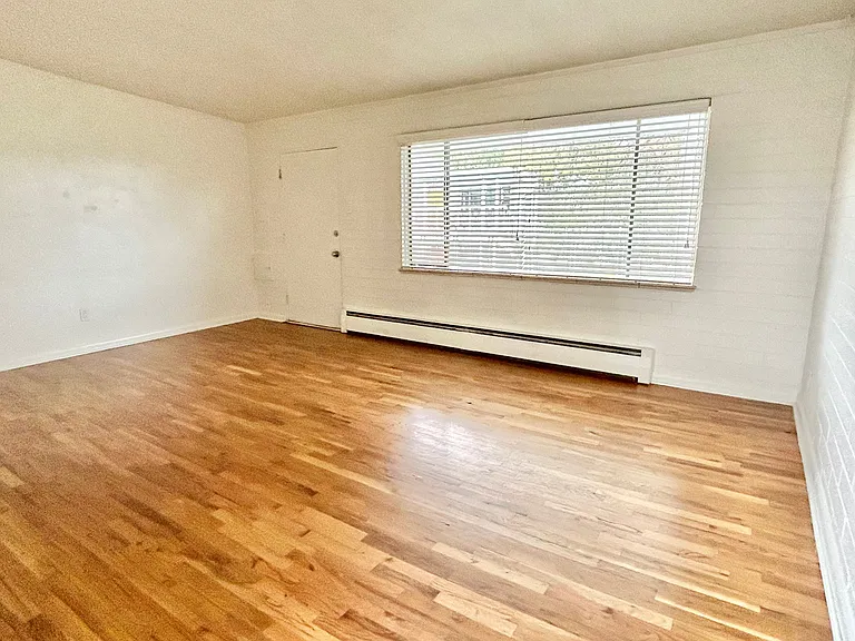 Catalina Apartments — Photo 39