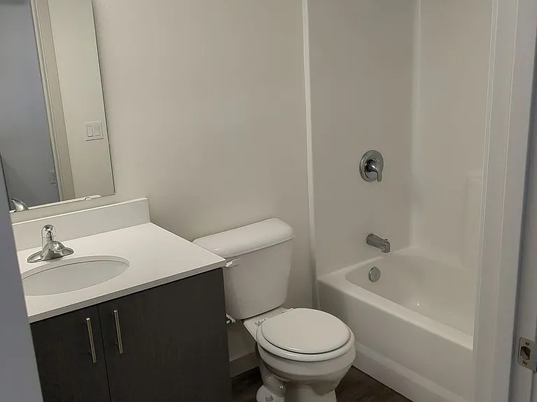 6404 Roosevelt Apartments — Photo 10