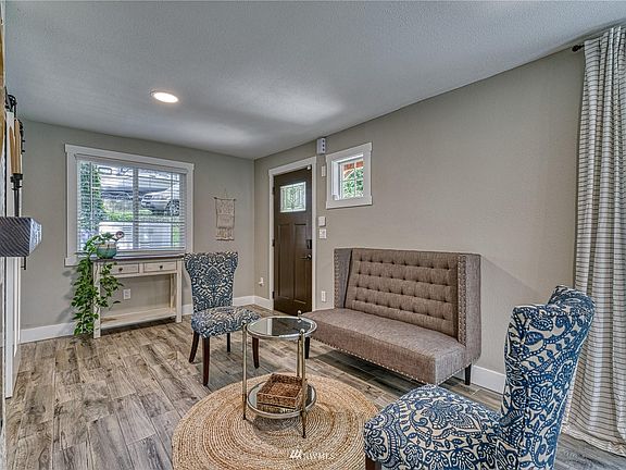 3rd image of 5845 Ocean View Blvd NE