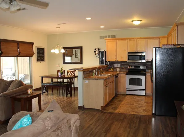 227 S Park Ridge Rd, North Liberty, IA 52317