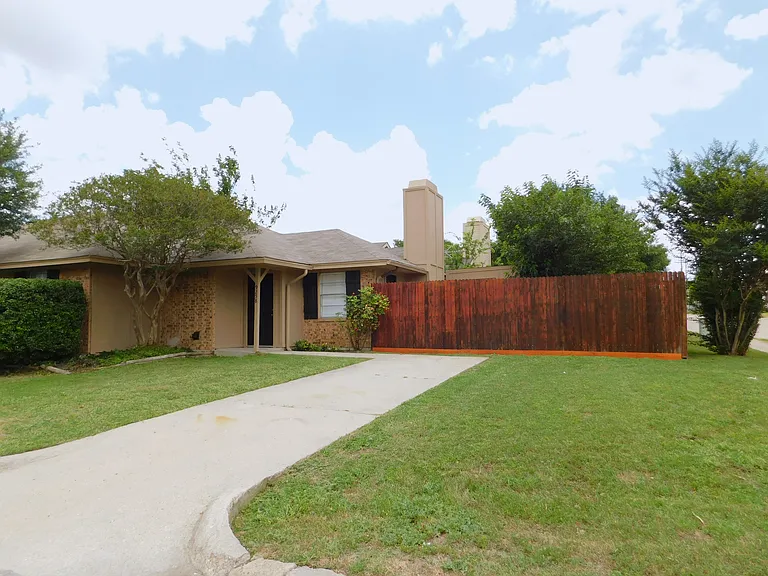 9258 Burbank — Photo 2