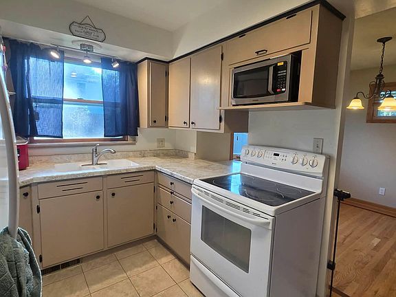 4th image of 227 Harwood Ave NE