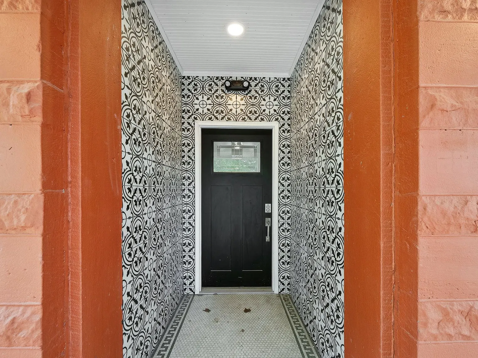 68 E Philadelphia — Photo 3