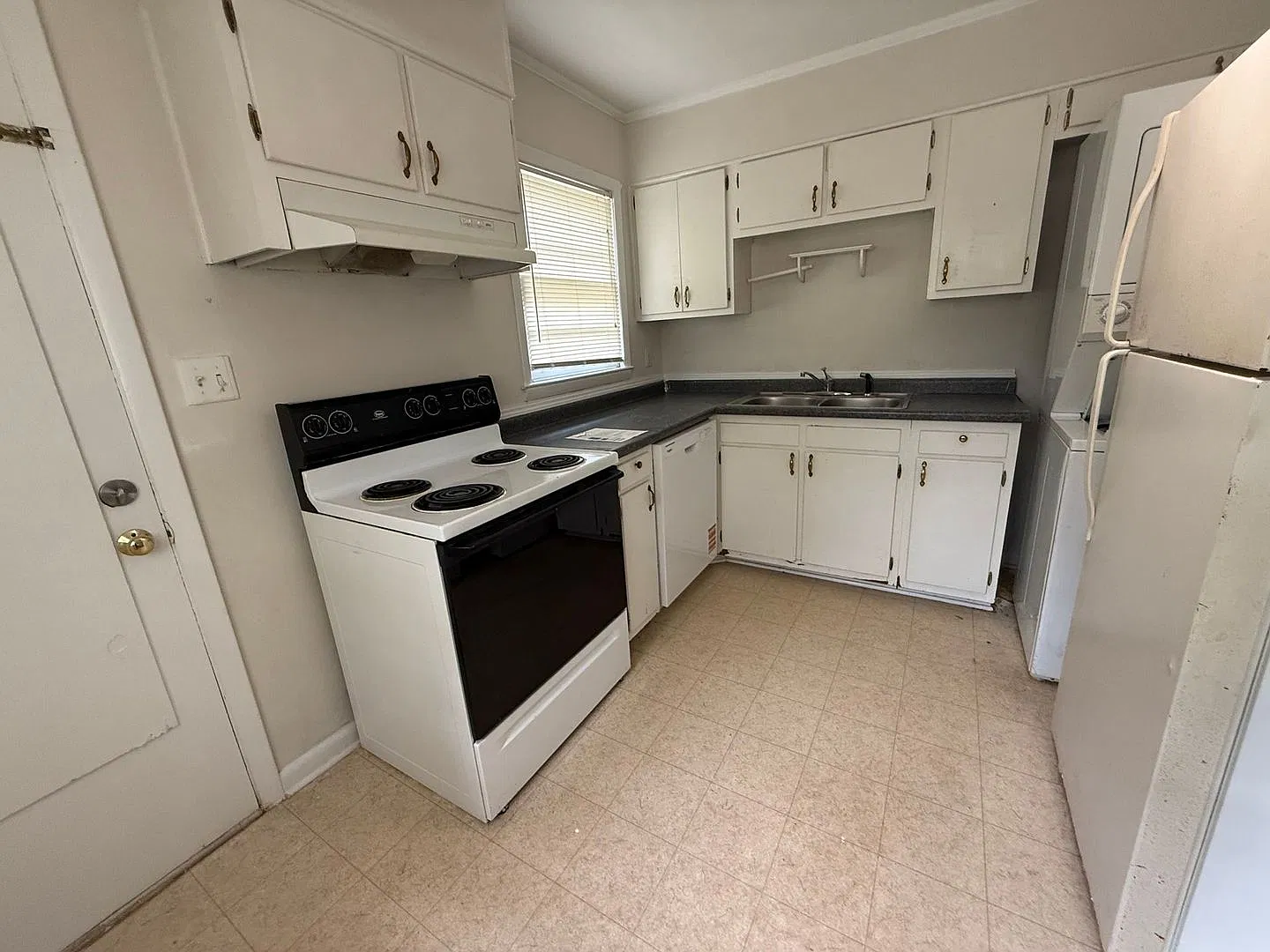 Pre-Leasing For August 9th 2027! — Photo 2