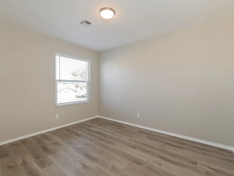 526 Dutchman Ave — Photo 16