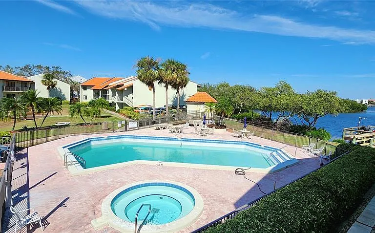 1515 Pinellas Bayway S #10 — Photo 26