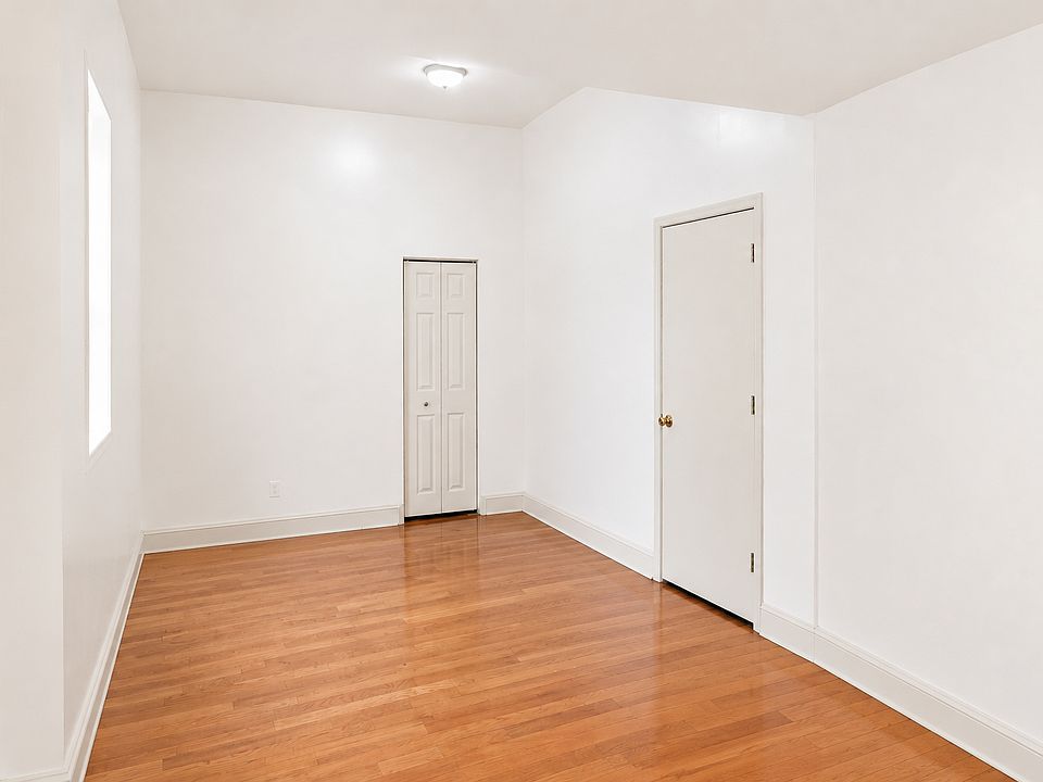 1st image of 4712 Woodland Ave #1