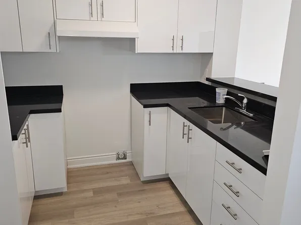 2 Orchard Heights Blvd #243, Aurora, ON L4G 3W3