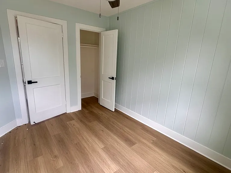Small Bedroom (Aprox 10x10)