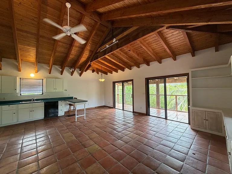 529 W Shore Dr — Photo 2