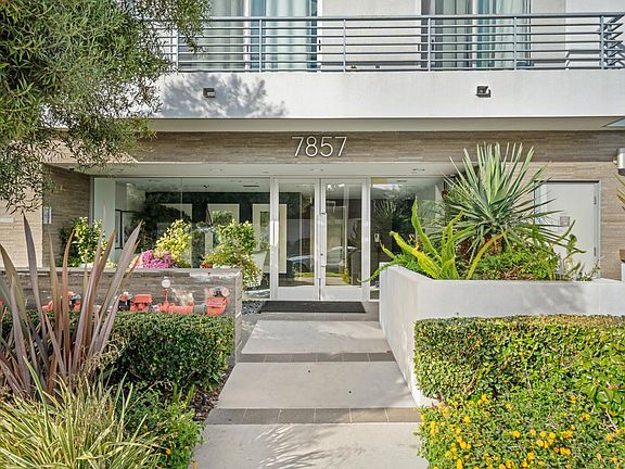 Attractive lobby entrance at 7857 W Manchester Avenue, Playa del Rey, CA 90293