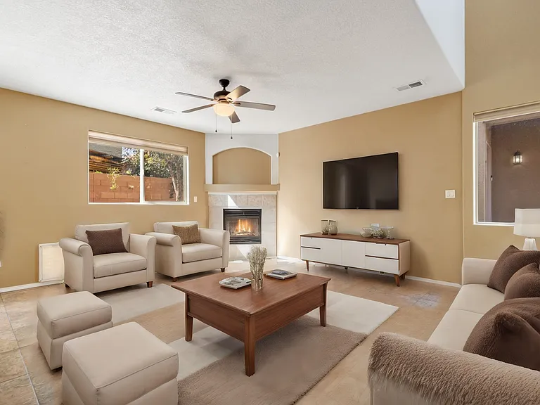 1932 Cortina Loop SE — Photo 6